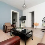 Beautiful 1Bdr In City Center