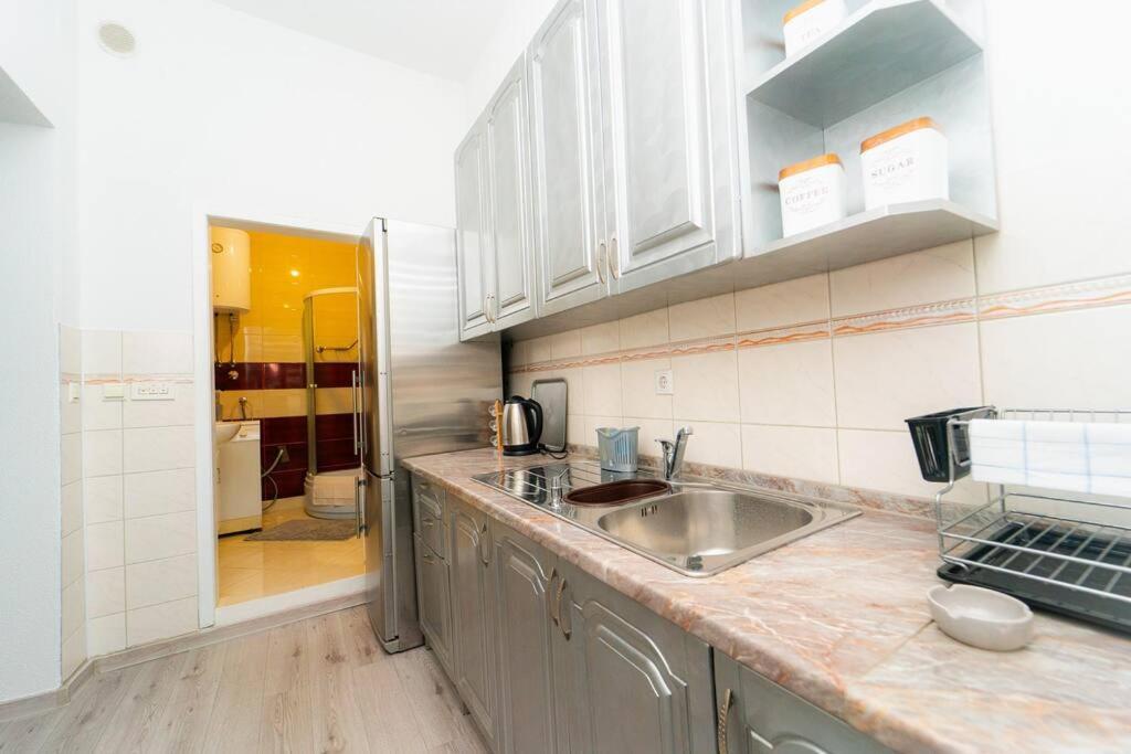 Beautiful 1bdr In Center