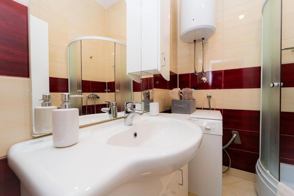 Beautiful 1bdr In Center Apartment Sarajevo
