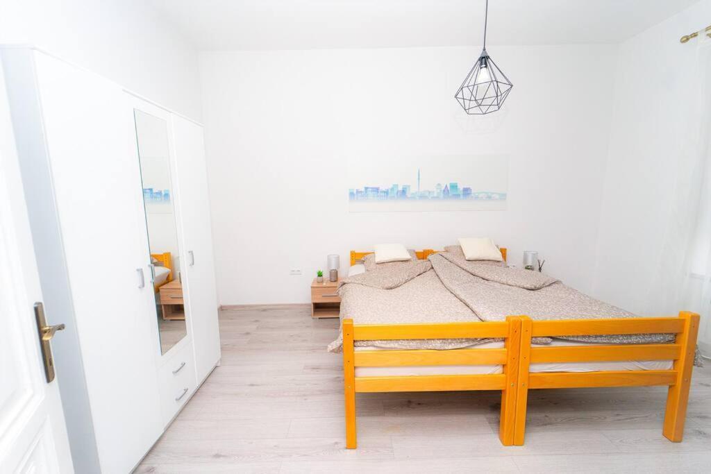Apartment Beautiful 1bdr In Center *
