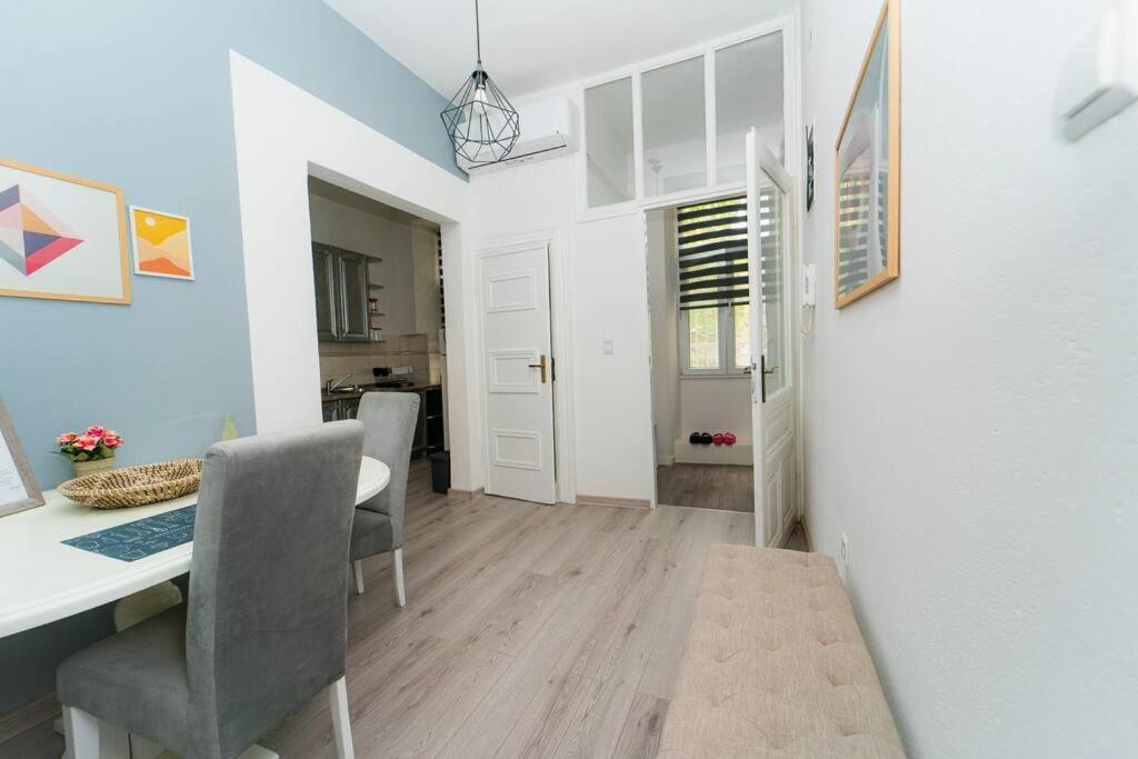 Beautiful 1bdr In Center