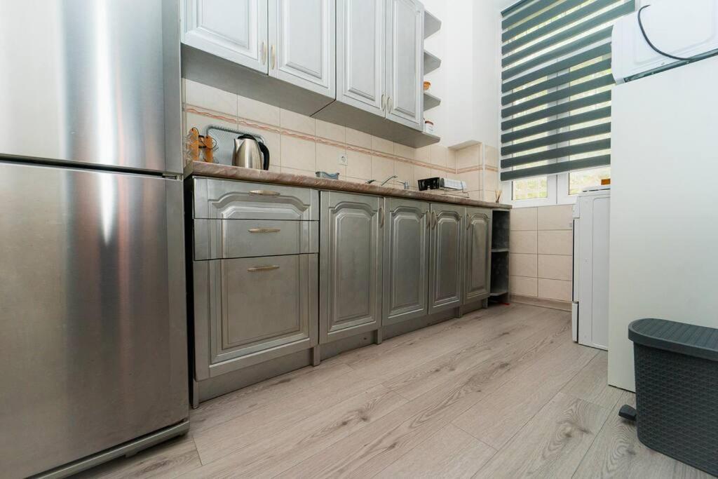 Beautiful 1bdr In Center Apartment